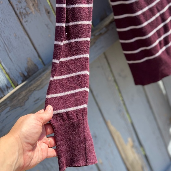 Banana Republic Women’s Cardigan Sweater Medium Lightweight Glitter Striped Plum - Picture 5 of 7